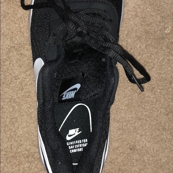 Brand new black and white Nike shoes 7M 8.5W - Picture 2 of 8